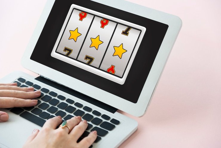 Antarmuka aplikasi mobile luxury77 menampilkan dashboard sportsbook dengan Liga 1 dan pertandingan live