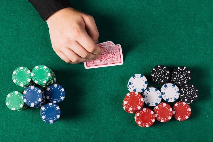 Dealer Baccarat live di studio multi-kamera luxury77